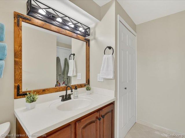 6091 Rocking Chair Road, Grand Blanc, MI 48439