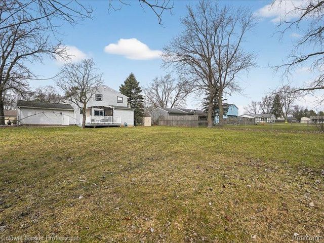 6091 Rocking Chair Road, Grand Blanc, MI 48439