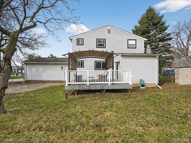 6091 Rocking Chair Road, Grand Blanc, MI 48439