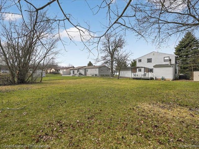 6091 Rocking Chair Road, Grand Blanc, MI 48439