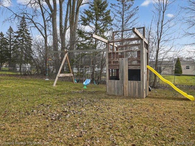 6091 Rocking Chair Road, Grand Blanc, MI 48439