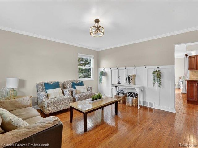 6091 Rocking Chair Road, Grand Blanc, MI 48439