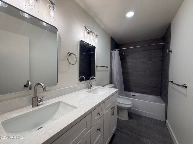 3305 E HELENA Drive, Phoenix, AZ 85032