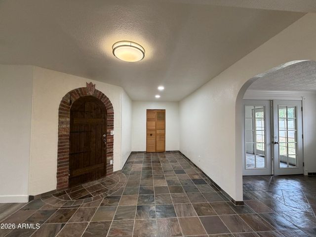 3305 E HELENA Drive, Phoenix, AZ 85032