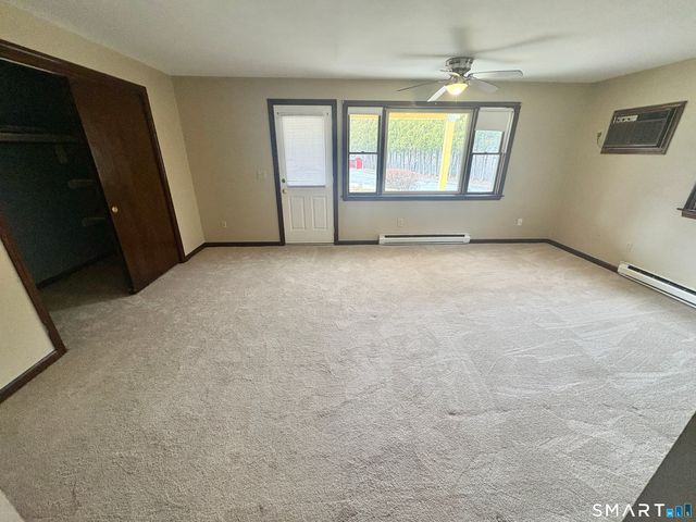 302 Boston Post Road 14, Waterford, CT 06385