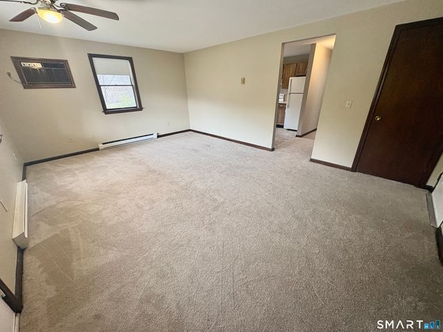 302 Boston Post Road 14, Waterford, CT 06385