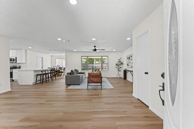 2914 Riata Lane, Houston, TX 77043