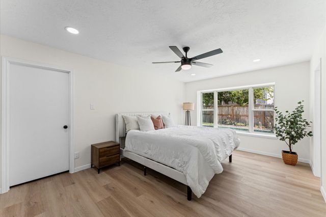 2914 Riata Lane, Houston, TX 77043