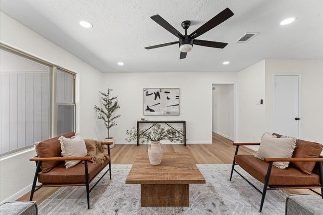 2914 Riata Lane, Houston, TX 77043