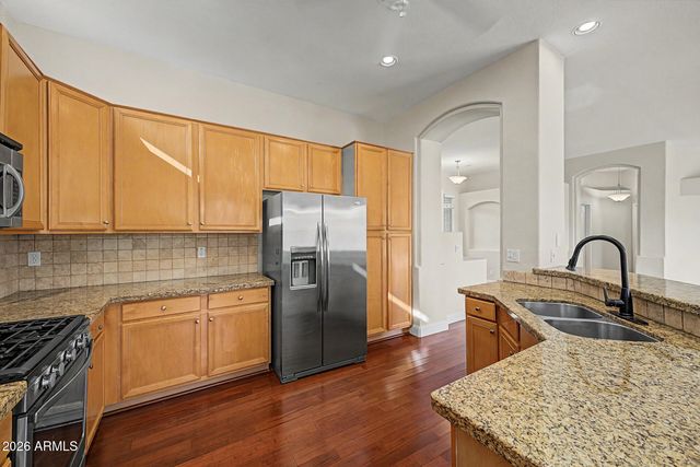 11230 S OAKWOOD Drive, Goodyear, AZ 85338