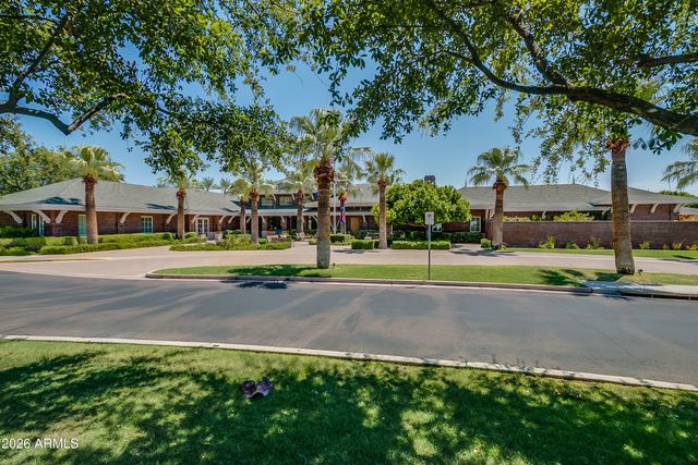 11230 S OAKWOOD Drive, Goodyear, AZ 85338