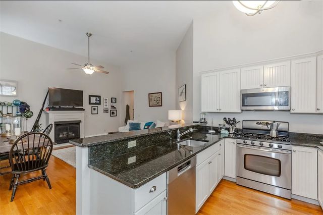12 Elm Street 2, Newport, RI 02840