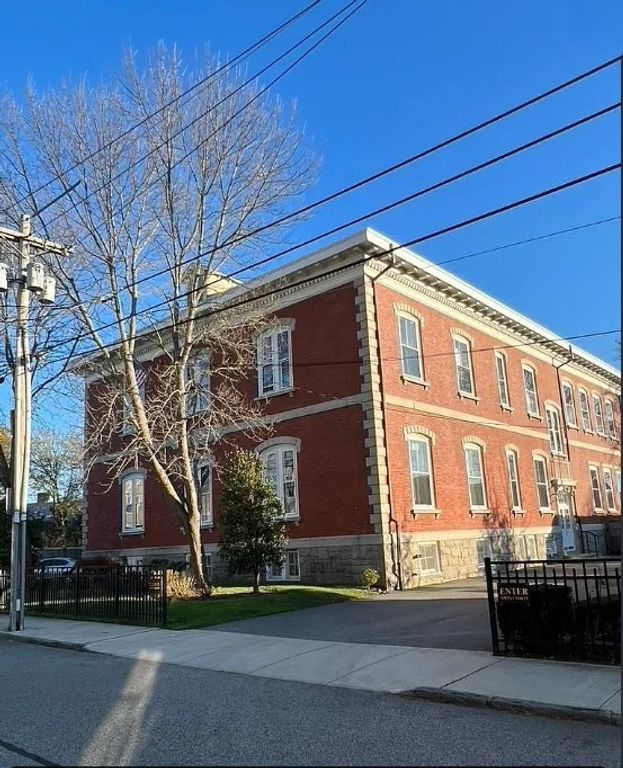 12 Elm Street 2, Newport, RI 02840