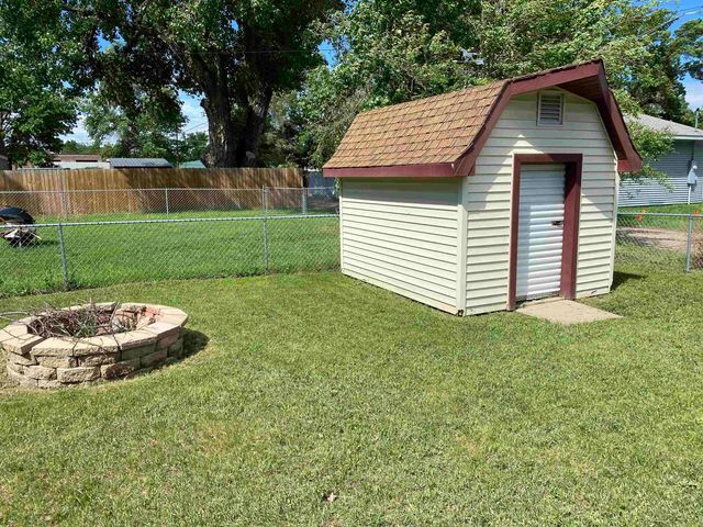 216 18th St NW, Minot, ND 58703