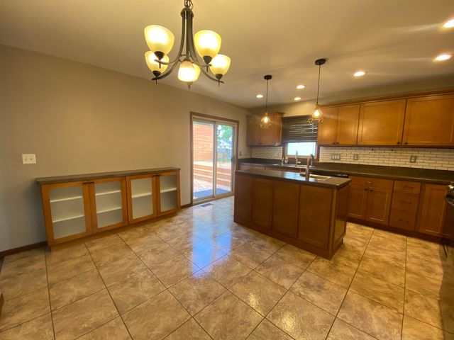 216 18th St NW, Minot, ND 58703