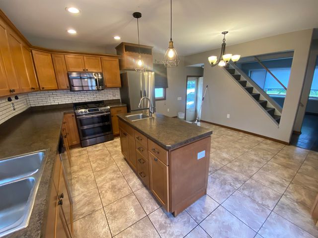 216 18th St NW, Minot, ND 58703