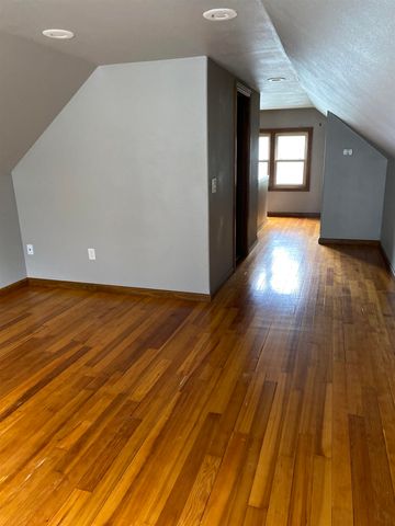 216 18th St NW, Minot, ND 58703