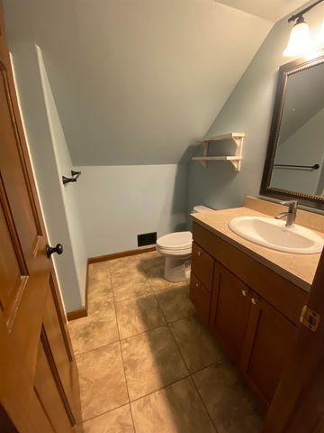 216 18th St NW, Minot, ND 58703
