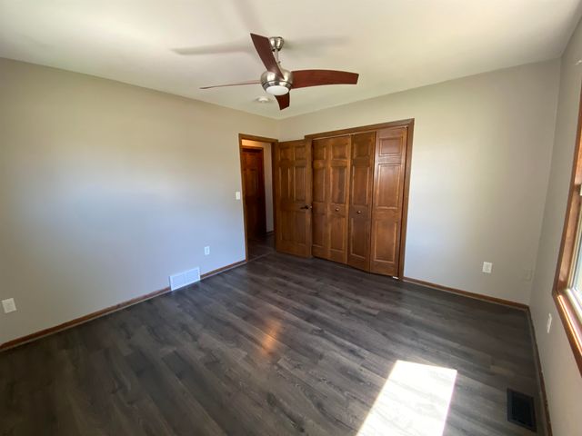 216 18th St NW, Minot, ND 58703