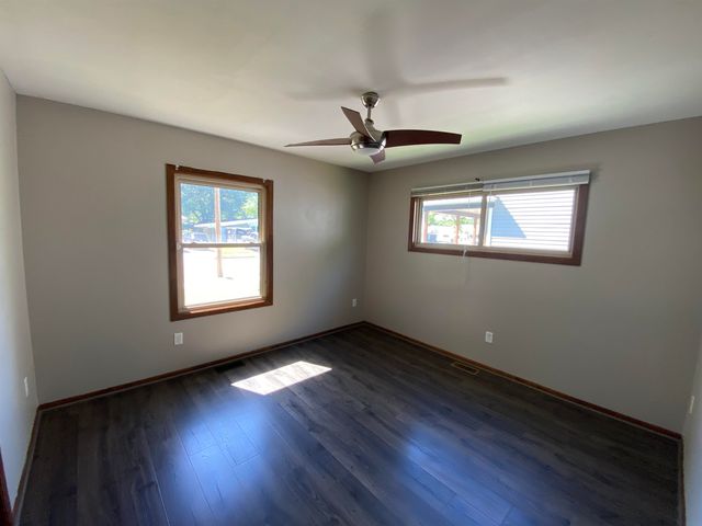 216 18th St NW, Minot, ND 58703