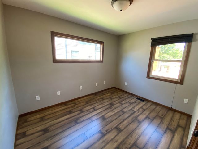 216 18th St NW, Minot, ND 58703