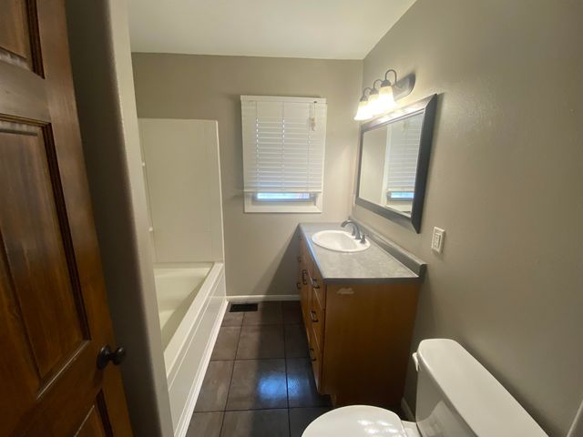 216 18th St NW, Minot, ND 58703