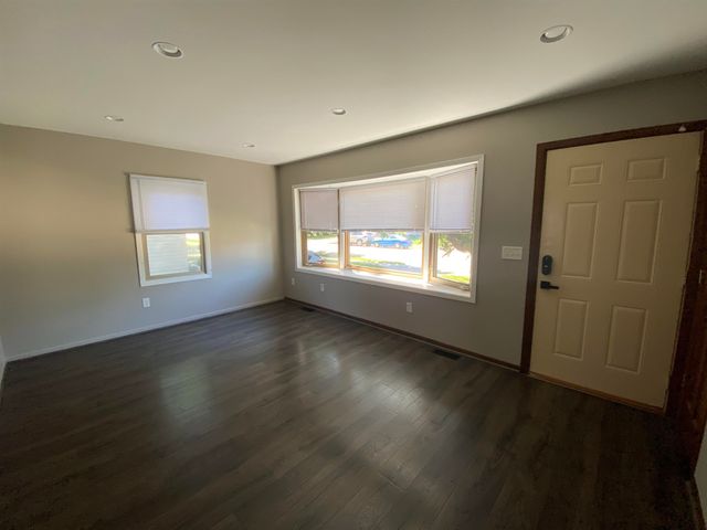 216 18th St NW, Minot, ND 58703