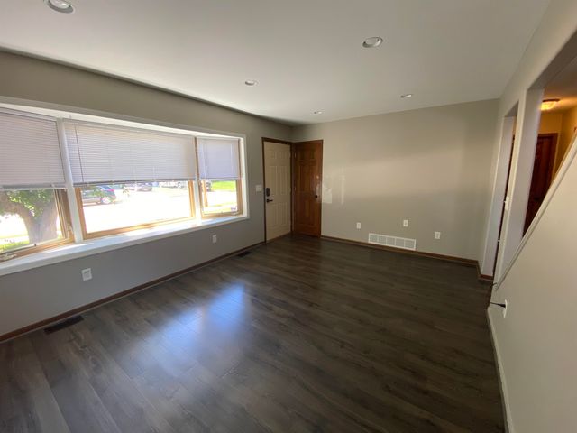 216 18th St NW, Minot, ND 58703