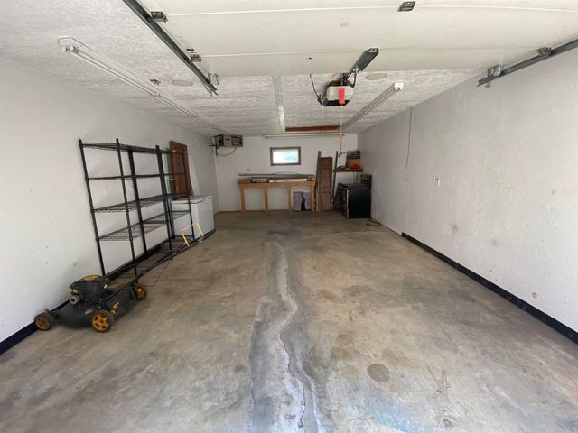 216 18th St NW, Minot, ND 58703