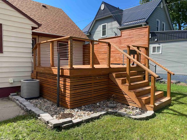 216 18th St NW, Minot, ND 58703