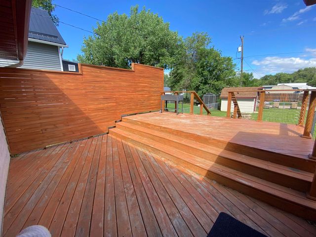 216 18th St NW, Minot, ND 58703