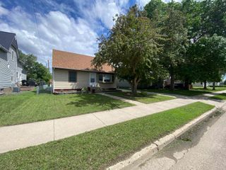 216 18th St NW, Minot, ND 58703