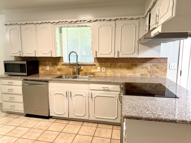 1212 Linden Drive, Plano, TX 75075