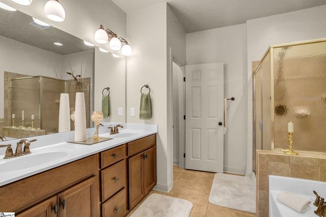 28 Dillworth Court, Simpsonville, SC 29681