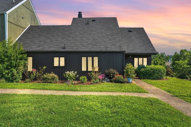 210 Raintree Dr, Hermitage, TN 37076