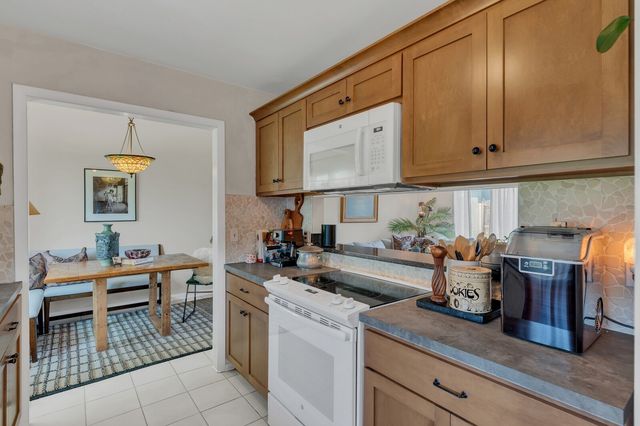 210 Raintree Dr, Hermitage, TN 37076