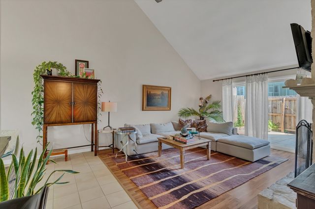 210 Raintree Dr, Hermitage, TN 37076