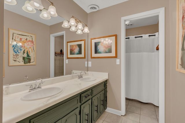 210 Raintree Dr, Hermitage, TN 37076