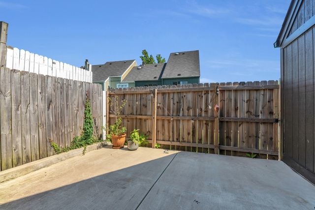 210 Raintree Dr, Hermitage, TN 37076