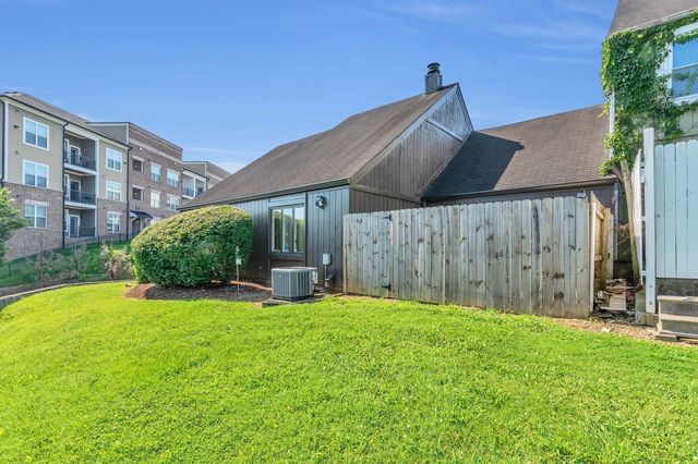 210 Raintree Dr, Hermitage, TN 37076