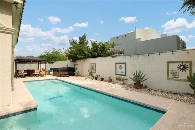 2201 W Rhin Drive, Edinburg, TX 78539