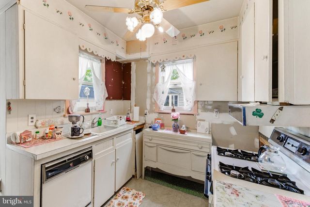 200 READING AVE, Barrington, NJ 08007