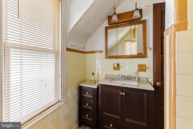 200 READING AVE, Barrington, NJ 08007