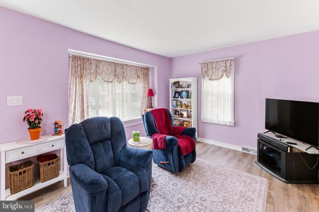 200 READING AVE, Barrington, NJ 08007