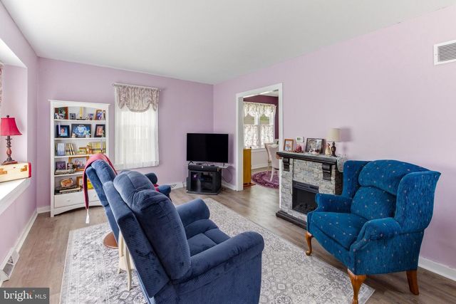 200 READING AVE, Barrington, NJ 08007
