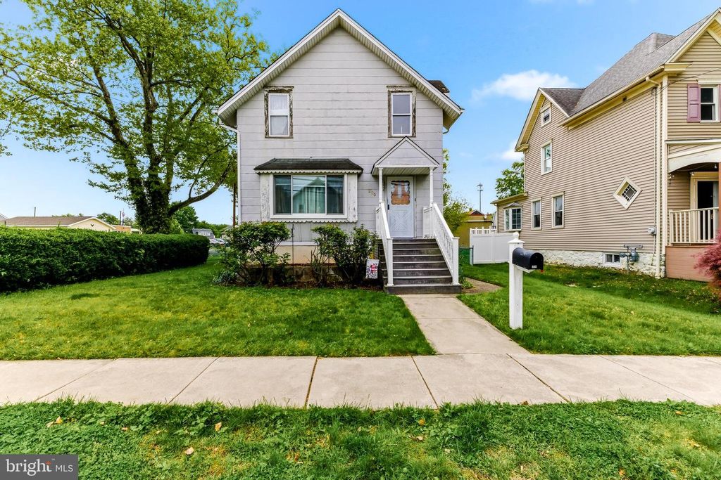 200 READING AVE, Barrington, NJ 08007