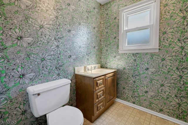 10 Klimback Ct, West Caldwell Twp., NJ 07006