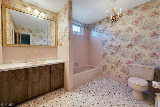 10 Klimback Ct, West Caldwell Twp., NJ 07006