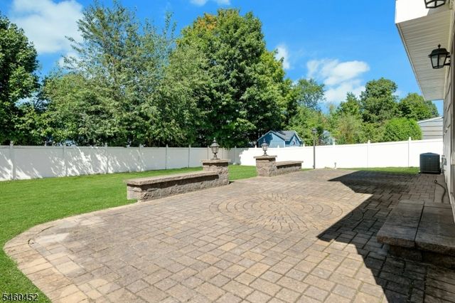 10 Klimback Ct, West Caldwell Twp., NJ 07006