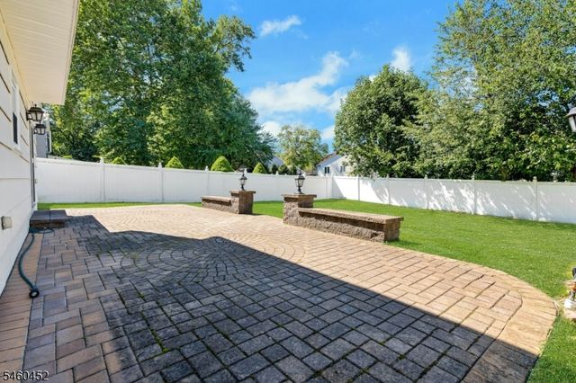 10 Klimback Ct, West Caldwell Twp., NJ 07006